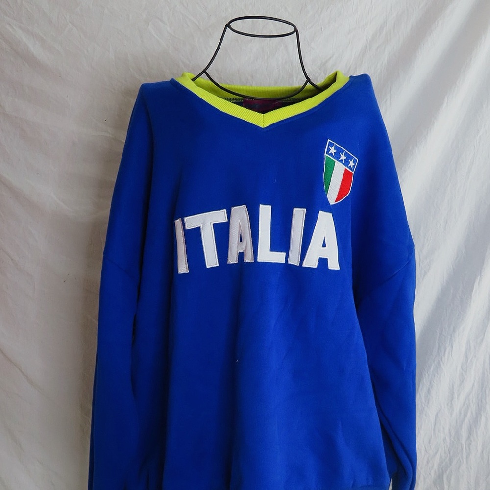Edikted Blue Italia V neck Crewneck